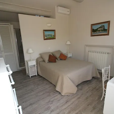 Chambres D'hotes Au Cedre De Saint-remy לינה וארוחת בוקר *