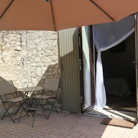 Chambres D'hotes Au Cedre De Saint-remy *